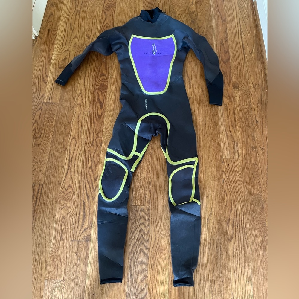 Billabong men’s wetsuit.
